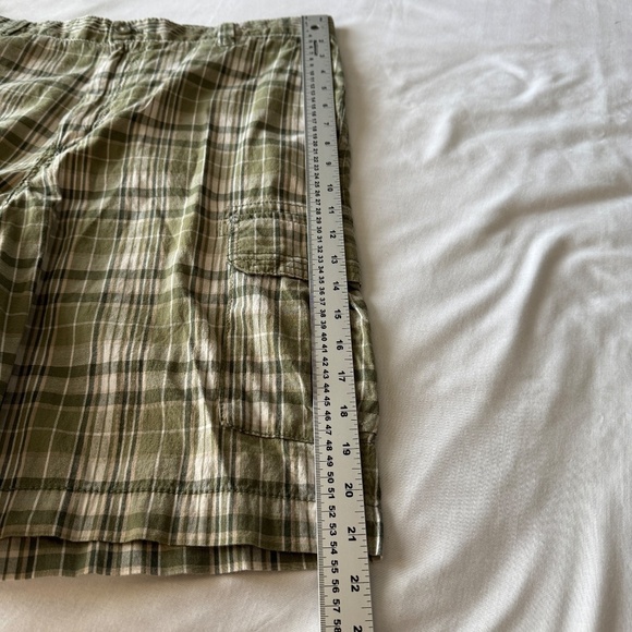 Izod Vintage Y2K Vibe Men's 34 Plaid Golf Cargo Shorts Green Outdoor Cotton - Picture 14 of 16